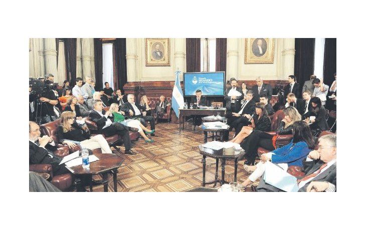 ámbito.com | Diputados y senadores se reunieron en el Senado para analizar, por primera vez, los DNU de Mauricio Macri. No hubo acuerdo.