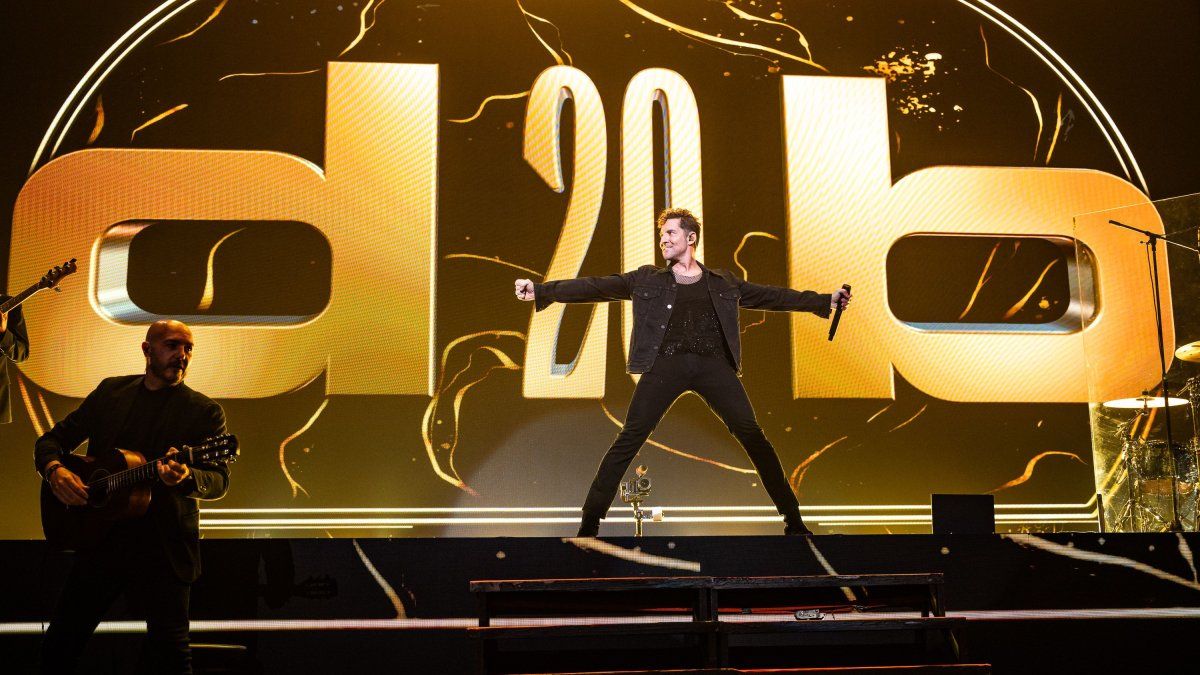 David Bisbal lit up the Movistar Arena in an energetic party