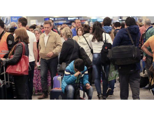 Hubo Demoras En Vuelos De Aerolíneas De Aeroparque Y Ezeiza Por Medida De Fuerza De Pilotos 4760