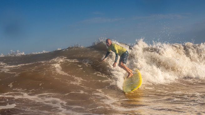 Fernando Aguerre, el padre del surf olímpico, brilló a los 66 años y ganó en categoría Legend.