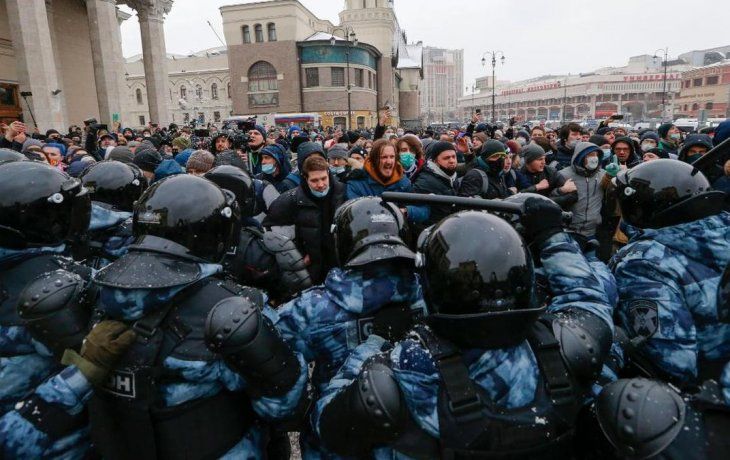 Se intensifican las protestas en Rusia contra la detención del opositor Alexey Navalny.
