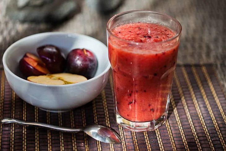 Polyphenols containing plums neutralize these radicals and decrease inflammation in neurons. Polyphenols containing plums neutralize these radicals and decrease inflammation in neurons.