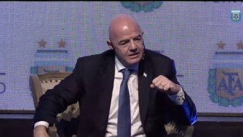 El presidente de la FIFA, Gianni Infantino, insiste en convencer a los dirigentes de las confederaciones que acepten el Mundial cada dos años. El presidente de la FIFA, Gianni Infantino, insiste en convencer a los dirigentes de las confederaciones que acepten el Mundial cada dos años.