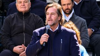 Luis Lacalle Pou reapareció ante la militancia blanca y llamó a defender la política como herramienta de transformación, acelerar las respuestas a las demandas sociales y construir acuerdos sin convertir las diferencias en enfrentamientos. Luis Lacalle Pou reapareció ante la militancia blanca y llamó a defender la política como herramienta de transformación, acelerar las respuestas a las demandas sociales y construir acuerdos sin convertir las diferencias en enfrentamientos.