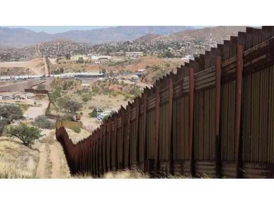 EEUU: legisladores aprobaron u$s 10 mil millones para muro con México