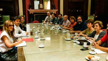 El Frente de Unidad Docente Bonaerense, durante su encuentro en diciembre con el gobernador Axel Kicillof. Ayer elevaron un reclamo por el diferimiento del pago del remanente del gatillo.