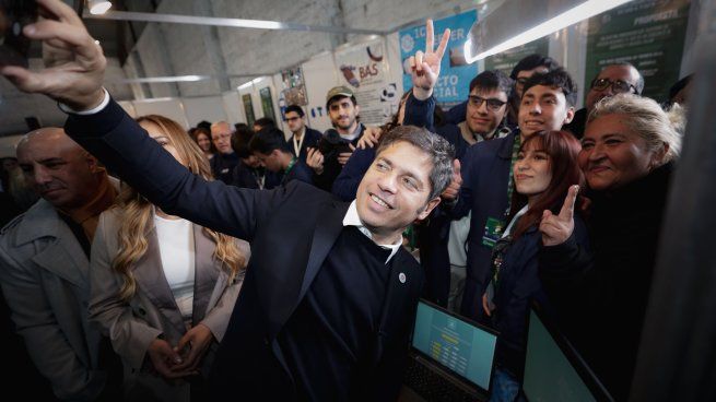 Axel Kicillof encara el tramo final de campaña junto a intendenets peronistas.