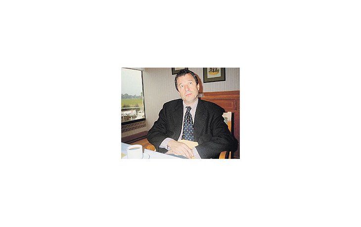 El chilenoSebastiánEdwards creeque habrácontinuidaden lo económicoen supaís cuandoasumaMichelleBachelet.Buscará, dijo,mejorar ladistribucióndel ingreso.