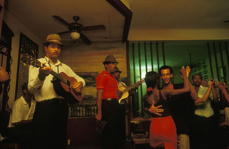 El son cubano compite junto a otras expresiones musicales como el cuarteto cordobés y el joropo venezolano. El son cubano compite junto a otras expresiones musicales como el cuarteto cordobés y el joropo venezolano.