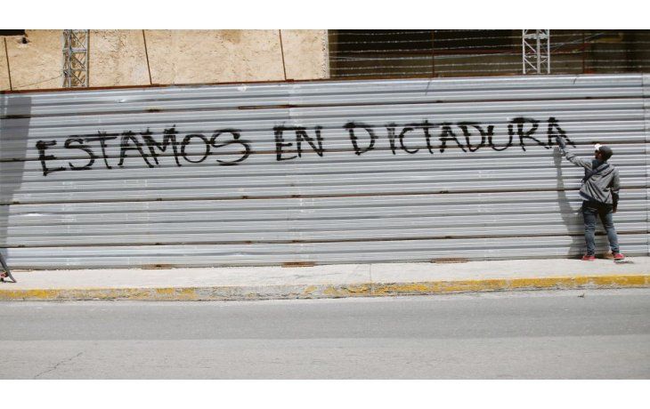 ámbito.com | “CONTRAPRODUCENTE”. Así califican los especialistas los eventuales castigos económicos contra Venezuela. Afirman que conducirá a que empeore la situación humanitaria.