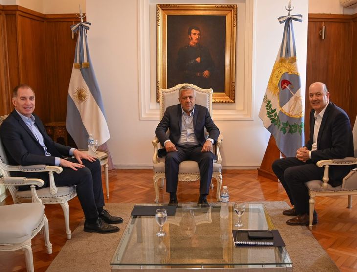 Diego Santilli, Alfredo Cornejo y Federico Sturzenegger se reunieron en Mendoza. Diego Santilli, Alfredo Cornejo y Federico Sturzenegger se reunieron en Mendoza.