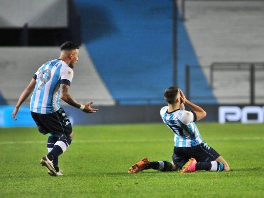 Garré anotó el agónico gol de Racing, que se trepó a la cima.