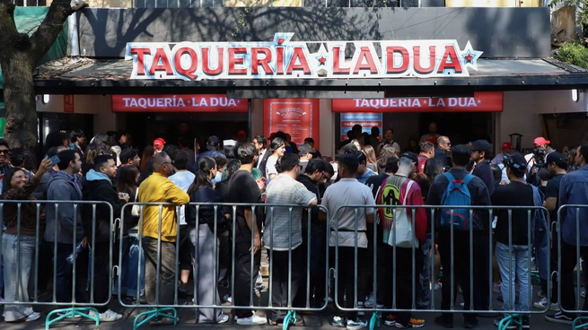Dónde comprar y qué precios tienen los boletos para comer en la taquería de Dua Lipa en CDMX.