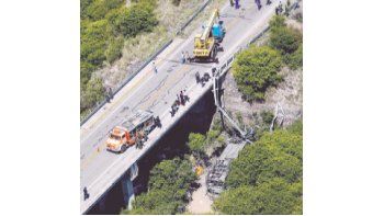 El colectivo que desbarrancó de la ruta y cayó a unos  18 m. provocó la muerte instantánea de 42 de sus ocupantes.