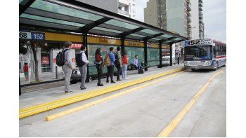 El transporte de pasajeros y el transporte de carga tuvieron una variación positiva de 15,5% y 2,1%, respectivamente.