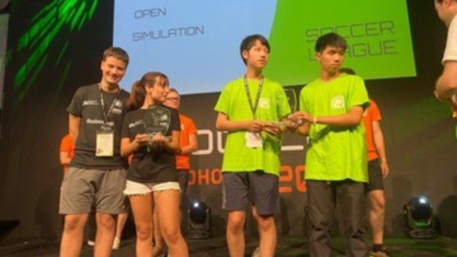 Los estudiantes campeones - que representaron a la Universidad Abierta Interamericana provienen de los colegios Da Vinci y Galileo Galilei