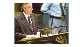 El presidente Néstor Kirchner, al hablar ayer en la Asamblea General de las Naciones Unidas. Ante ese foro reclamó una profunda reforma de los organismos internacionales de crédito.