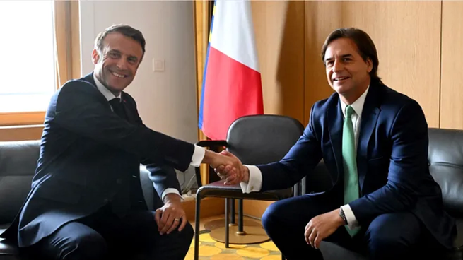 El presidente uruguayo Luis Lacalle Pou se reunión con su par francés, Emmanuel Macron.
