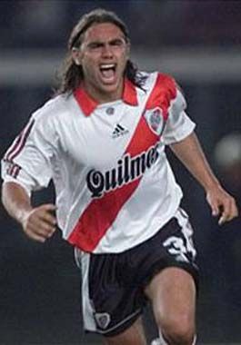 Millonario. Luego de su paso por la Juventus, volvió al país para jugar en River.