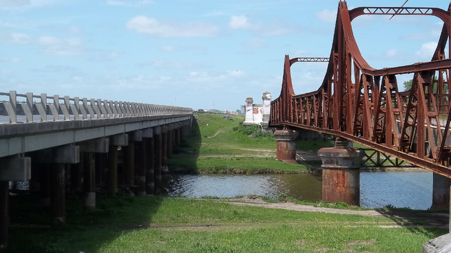 El Puente de Hierro es uno de los atractivos turísticos del partido de Tordillo.