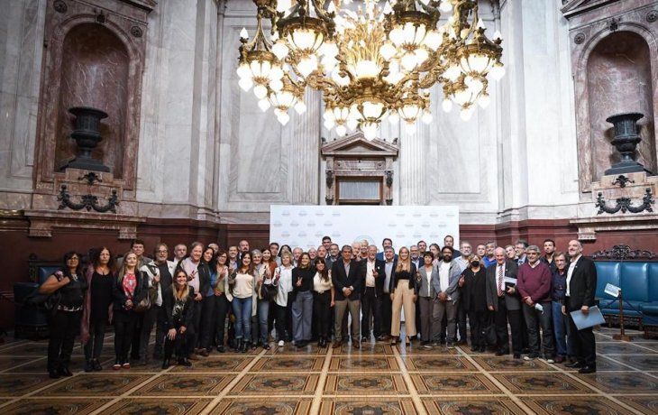 Sindicalistas respaldaron en el Senado el proyecto para pagarle al FMI con dinero fugado.