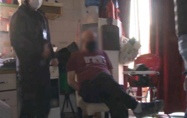 Paternal: detienen a un músico que vendía drogas en su casa y hacía delivery en taxi