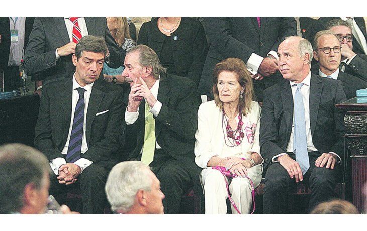ámbito.com | a la derecha. Los cinco integrantes de la Corte Suprema se ubicaron a la diestra de Mauricio Macri, de cara a los legisladores y antes del Gabinete.