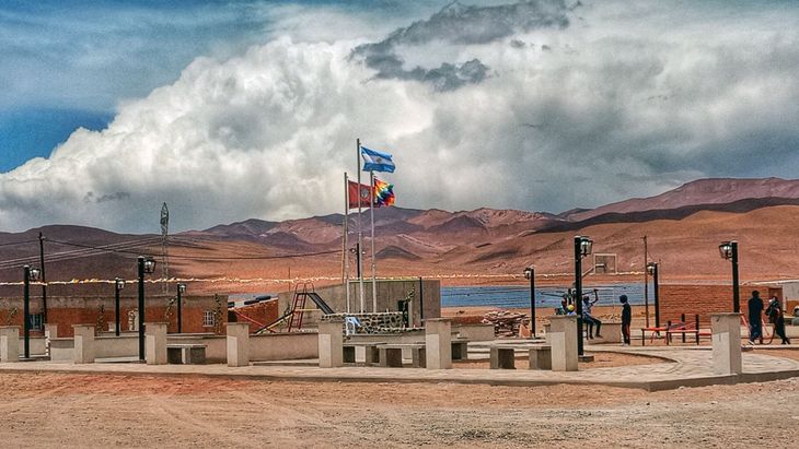 Olacapato es una pequeña localidad de la provincia de Salta, dentro del Departamento Los Andes, a 4.090 metros de altura sobre el nivel de mar. Olacapato es una pequeña localidad de la provincia de Salta, dentro del Departamento Los Andes, a 4.090 metros de altura sobre el nivel de mar.