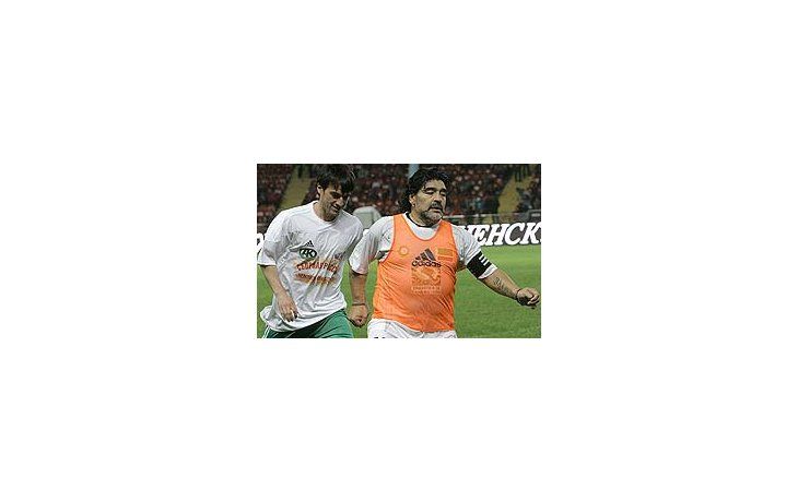 Diego Maradona fue la gran figura del amistoso en Chechenia.