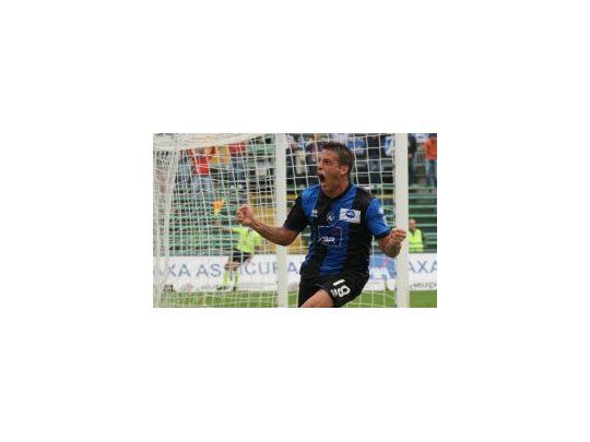 Germán Denis se llenó la boca de gol.