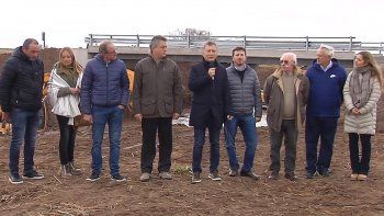 El presidente Mauricio Macri visitó una obra hídrica en la localidad santafesina de Sunchales.