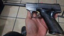 La pistola secuestrada por la Policía de la Ciudad