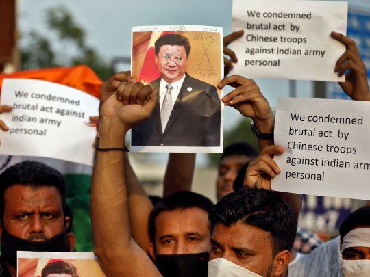 REACCIÓN.&nbsp; Ahmedabad, en la India, fue uno de los varios focos de protesta contra China.