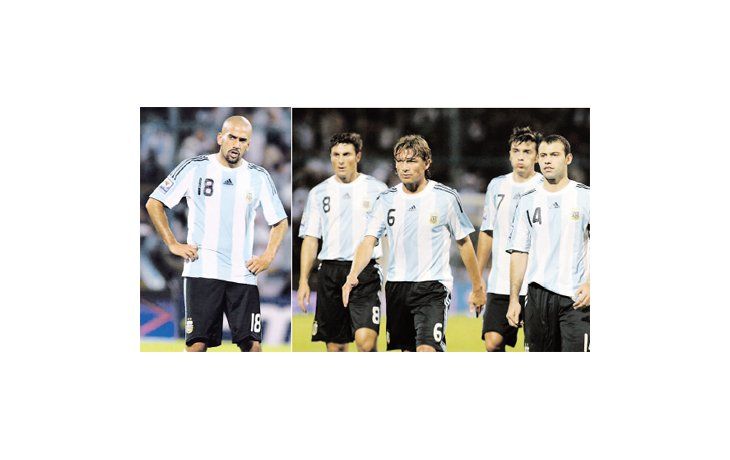 ámbito.com | La preocupación en el rostro de Zanetti, Heinze, Dátolo y Mascherano: ninguno esperaba una derrota con Brasil. Verón se mostró como el eje del equipo, pero le faltaron socios para desequilibrar a la defensa brasileña.