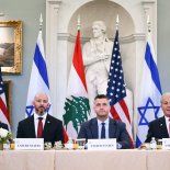 Diplomáticos y funcionarios de Seguridad de EEUU mantuvieron una reunión clave con delegaciones de Israel y Líbano en el Departamento de Estado en Washington. Diplomáticos y funcionarios de Seguridad de EEUU mantuvieron una reunión clave con delegaciones de Israel y Líbano en el Departamento de Estado en Washington.