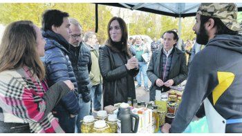 Impulso.Vidal junto a Dante Sica ayer en Tres de Febrero. Nación ampliará de 80 a 160 las ferias en la provincia de Buenos Aires.