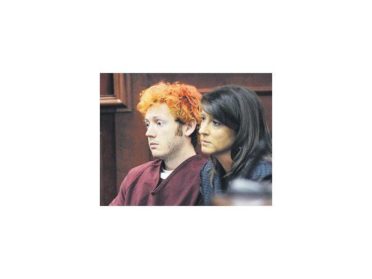 El asesino del cine, James Holmes, lució extraviado en los diez minutos que duró la audiencia. Aunque recrudecen los pedidos de pena de muerte, su utilización en el estado de Colorado no es frecuente. La última vez que se aplicó fue en 1976.