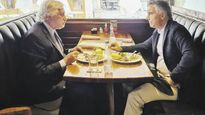 sin ribs. Julio Conte Grand y Mauricio Macri compartieron un almuerzo frugal y alejado de las especialidades del restaurant al que asistieron.
