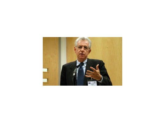 El excomisario europeo, Mario Monti, define la conformación del nuevo gobierno italiano.
