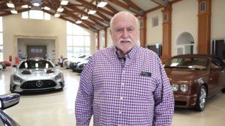 El empresario también le dedicó parte de su gran fortuna a su pasión. El empresario también le dedicó parte de su gran fortuna a su pasión.