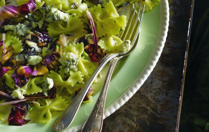 Los platos deliciosos también son parte de la celebración de Pascua. Los platos deliciosos también son parte de la celebración de Pascua.