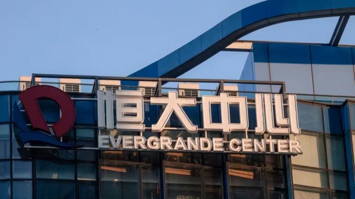 The government fines the real estate giant Evergrande with US6 million