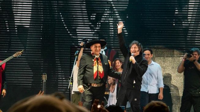 El Presidente dijo presente e interpretó Amor Salvaje.