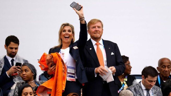 Máxima Zorreguieta junto al rey Guillermo en la apertura de los Juegos Olímpicos 2024. 