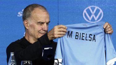 Loco Bielsa deja fuera a Cavani y Suárez de selección Uruguay - Fútbol  Mundial