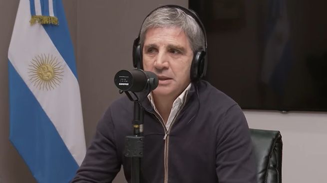 Caputo quiere impedir que los intendentes se queden con parte de lo que dejará de recaudar la Nación.