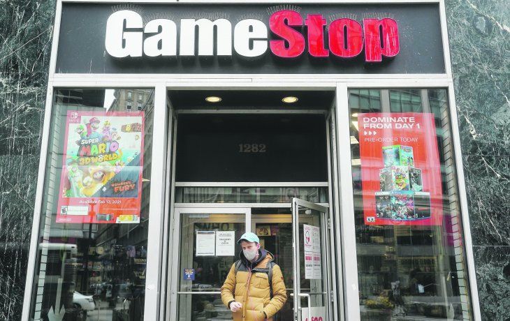 saga gamestop: brokers bloquean compra y acciones se desplomaron