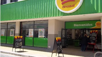 Una de las sucursales de: el grupo Cencosud avanza con su reestructuración en distintas provincias ante la caída del consumo