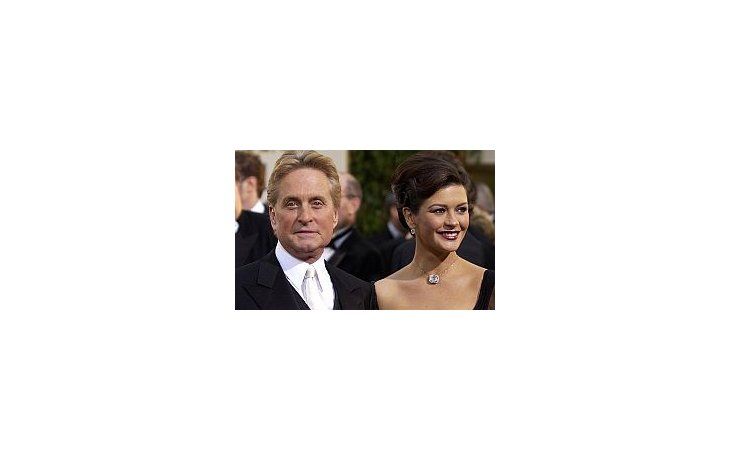 Michael Douglas está casado con Catherine Zeta-Jones, a quien le lleva 25 años.