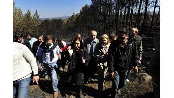 Al igual que con las inundaciones de La Plata, ahora Cristina de Kirchner sobrevoló las zonas afectadas por los incendios en Córdoba.